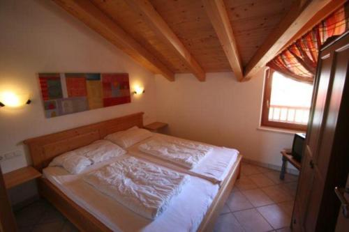 a bedroom with a large bed in a room at Königsblick Top 4 in Königsleiten