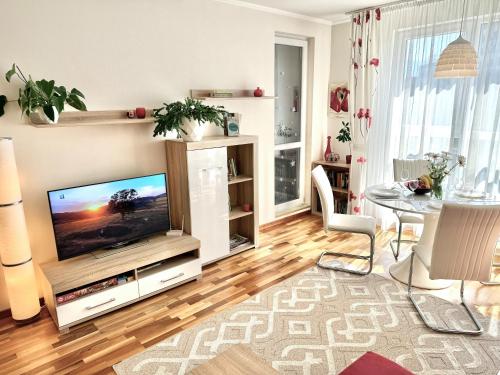 Sunny & Comfort Apartment next to Tech Park for 4 Guests