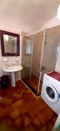 a bathroom with a washing machine and a sink at Casa Mariella in Bari
