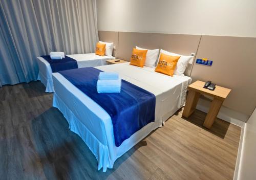 Postel nebo postele na pokoji v ubytování Rota 44 Hotel