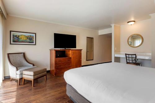 a bedroom with a bed and a flat screen tv at Best Western Plus Royal Oak Hotel in San Luis Obispo
