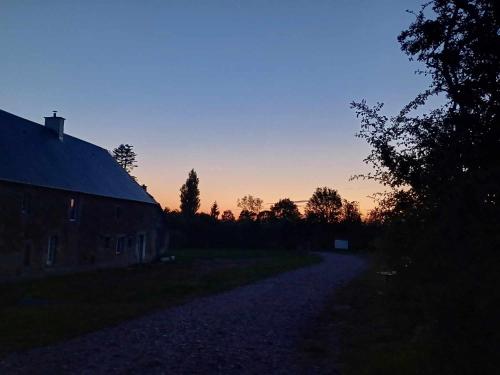 Východ nebo západ slunce při pohledu z bed and breakfast nebo okolí