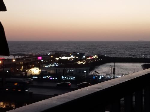 شقه مفروشه للمصيف على البحر مباشره