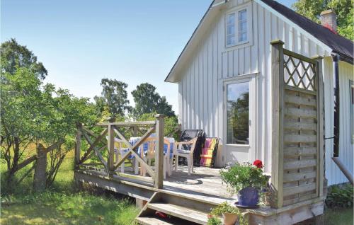 Κήπος έξω από το 1 Bedroom Amazing Studio In Löttorp