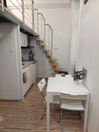 Stanka's studio close to Opera 1065 Budapest, Nagymező utca 25 I/2 kép - 3