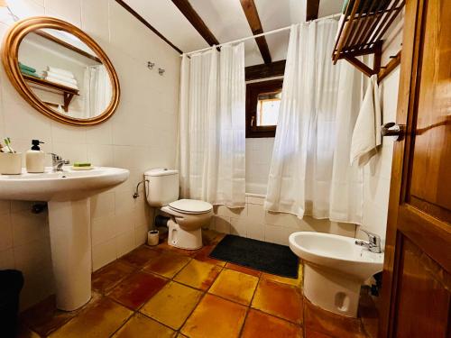 Koupelna v ubytování Albergue Rural de Yanguas
