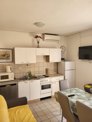 Η κουζίνα ή μικρή κουζίνα στο Apartmani Centar