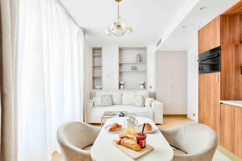 Romantic Getaway - Le Marais - with AC