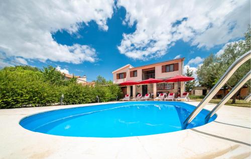 Awesome Home In Lisicic With Wifi