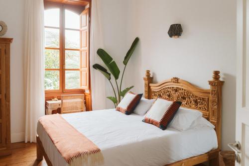 a bedroom with a bed with white sheets and pillows at Dreamsea Boutique Experience in Moya