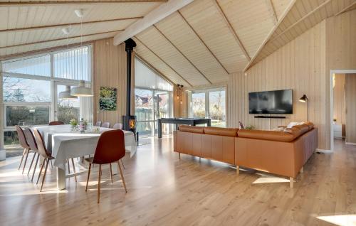 TV a/nebo společenská místnost v ubytování Holiday Home Skansegårdsvej