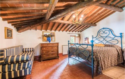 a bedroom with a bed and a wooden ceiling at Gorgeous Home In Capolona in Capolona