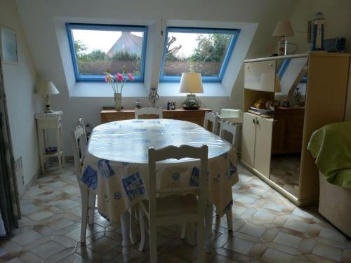 Photo de la galerie de l'établissement Maison indépendante avec jardin, proche commerces et plage. - FR-1-418-59, au Palais