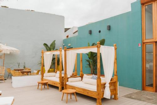 a room with two swing beds and a table at Dreamsea Boutique Experience in Moya