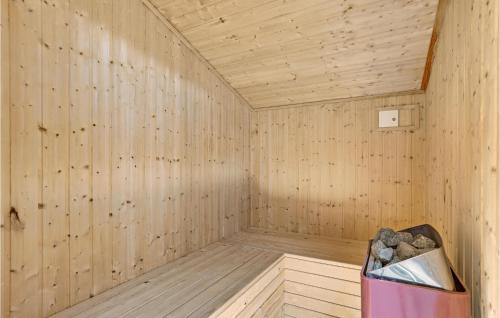 a wooden sauna with a trash can in it at Holiday Home Kaskelotvej Løkken Xi in Lønstrup