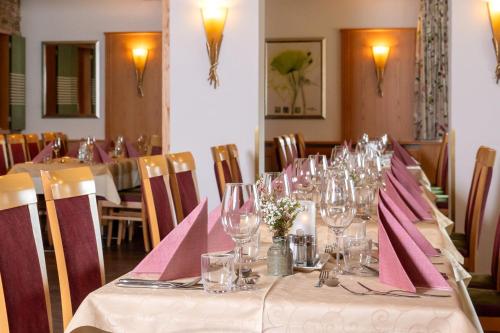 Un restaurante o sitio para comer en Der Hechl