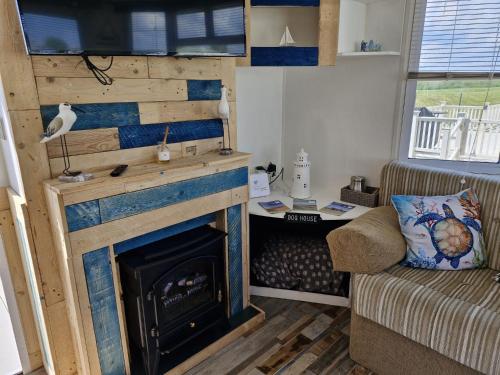Η κουζίνα ή μικρή κουζίνα στο Driftwood Cabin - Dog Friendly Anderby Creek