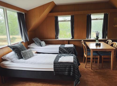 Postel nebo postele na pokoji v ubytování Hotel Hjardarbol