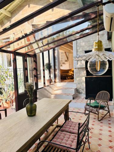 Maison atypique au coeur de Montpellier, cours et parking