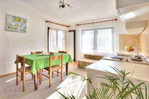 Ferienwohnung in Baška mit Eigenem Balkon - b59647