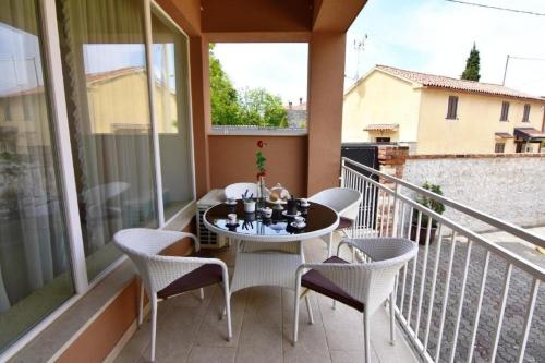 Balkón nebo terasa v ubytování Gemütliches Appartement in Tar mit Garten, gemeinschaftlichem Pool und Grill