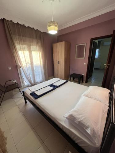 Кровать или кровати в номере Plaza Apartments