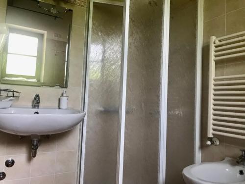 a bathroom with a sink and a mirror at Agriturismo Melodie Toscane Sorano in Sorano