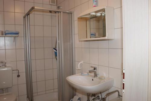 Ένα μπάνιο στο Ferienwohnung Weingut Kost