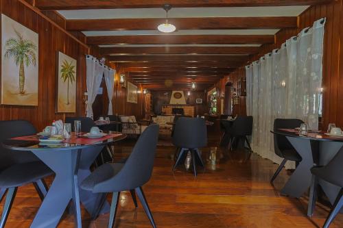 a dining room with tables and chairs at Pousada Cantos e Contos in Monte Verde