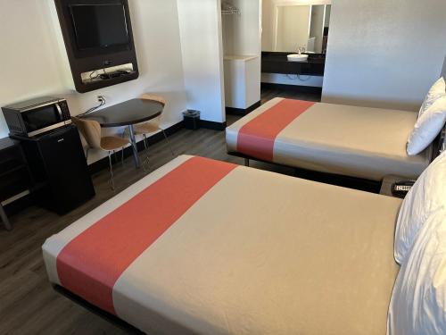 a hotel room with two beds and a television at Motel 6-Globe, AZ in Globe