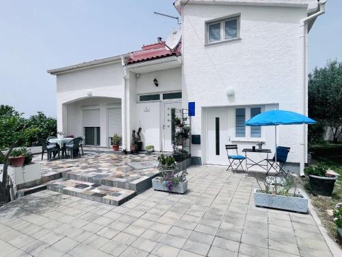 Apartments Marija with big garden - TA Leut Agency