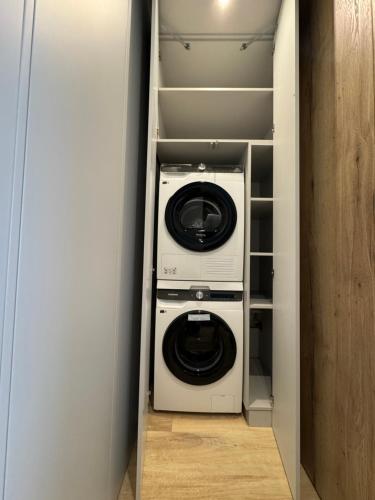 a washer and dryer sitting inside of a closet at VIP Apartament Kopisto CENTRUM in Rzeszów