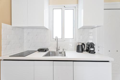 Η κουζίνα ή μικρή κουζίνα στο NK Suites