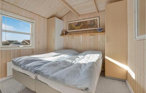 Postel nebo postele na pokoji v ubytování 3 Bedroom Lovely Home In Frøstrup