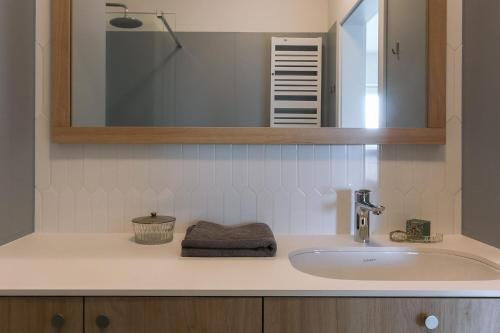 a bathroom with a sink and a mirror at VIP Apartament Kopisto CENTRUM in Rzeszów