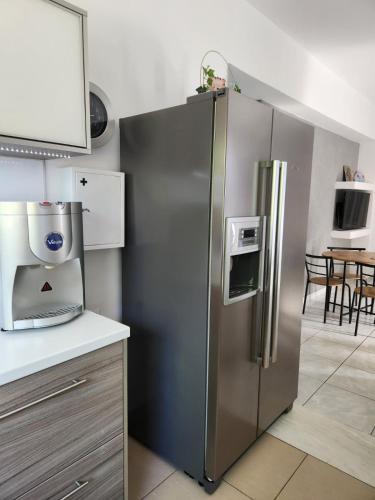 Η κουζίνα ή μικρή κουζίνα στο Sarri Holiday Home