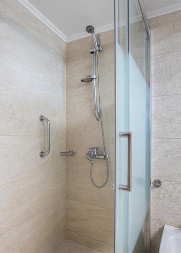 Ванная комната в Athenian Riviera Sea View Penthouse