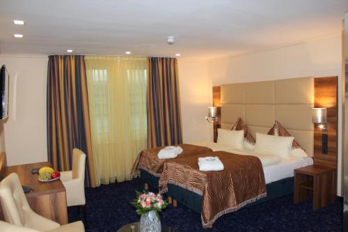Ένα ή περισσότερα κρεβάτια σε δωμάτιο στο Grand Hotel Empire