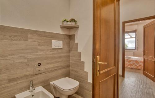 Bilik mandi di Amazing Home In Chianciano Terme