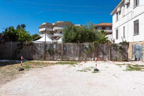 Το κτήριο όπου στεγάζεται  το διαμέρισμα