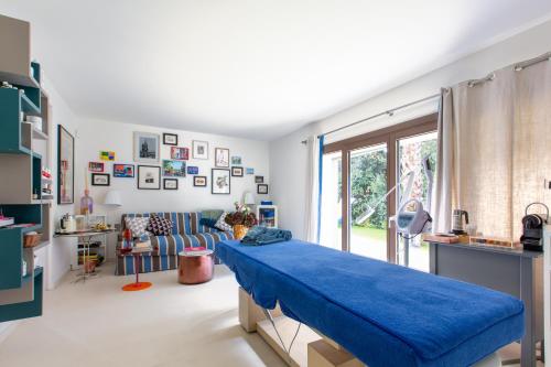a room with a hospital bed in a room at Magic Forte in Forte dei Marmi