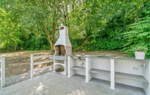 a outdoor kitchen with a counter and a fence at 2 Bedroom Awesome Home In Orte in Orte