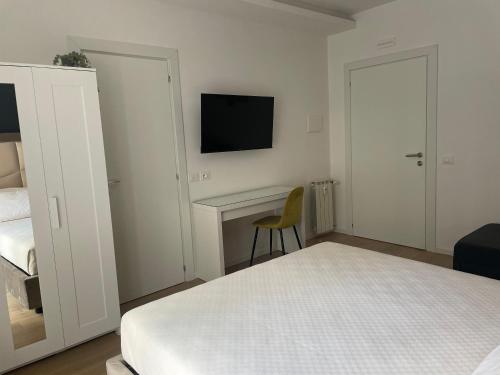 a bedroom with a bed and a desk with a television at Wow Rome Home in Rome