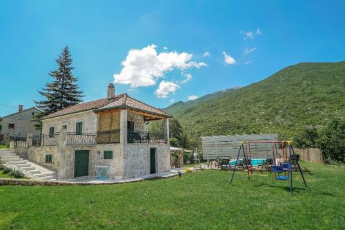 Ferienhaus in Zagvozd mit Privatem Pool