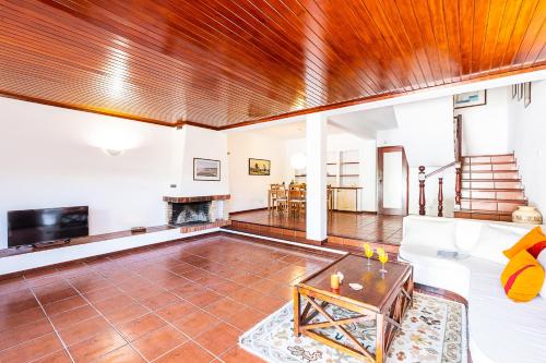 Villa Saint Lucia - com acesso a piscina e BBQ em Albufeira