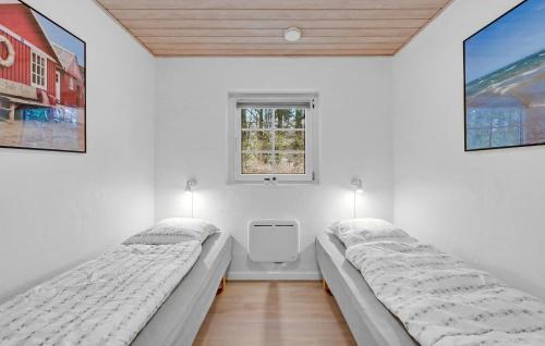 Katil atau katil-katil dalam bilik di Stunning Home In Ulfborg With Sauna