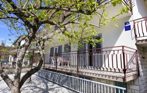 Einfache und geräumige Wohnung Umag