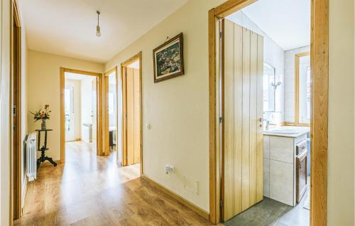 a hallway with a door leading to a kitchen at Beautiful Home In Diomondi With Wifi in Diomondi