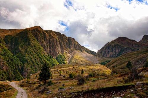 a winding road in a mountain valley with mountains at Agathi in Pramanta