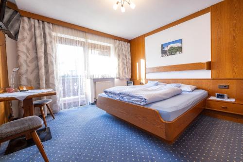 Una cama o camas en una habitación de Gästehaus Wilhelmshof